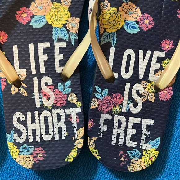 5 Pairs of Flip Flops - Picture 13 of 13